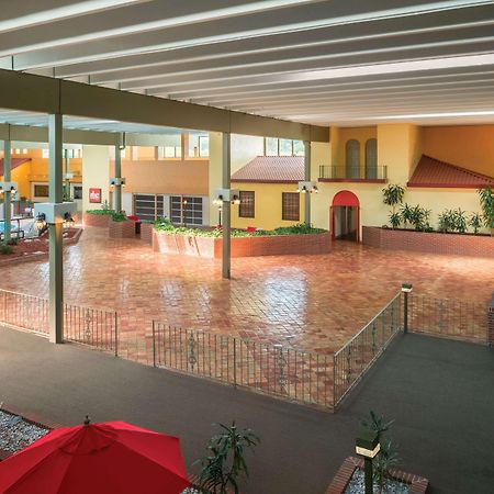 Ramada By Wyndham Indiana Exterior foto