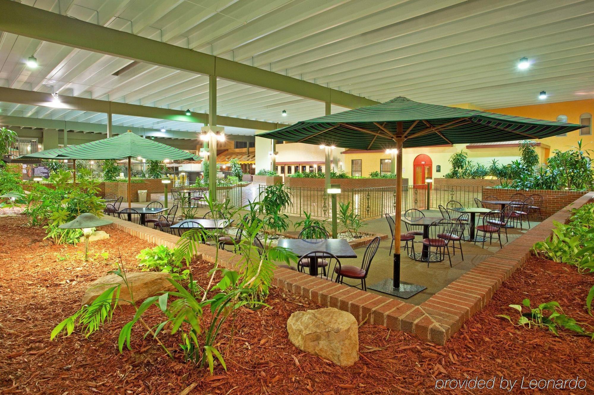 Ramada By Wyndham Indiana Exterior foto