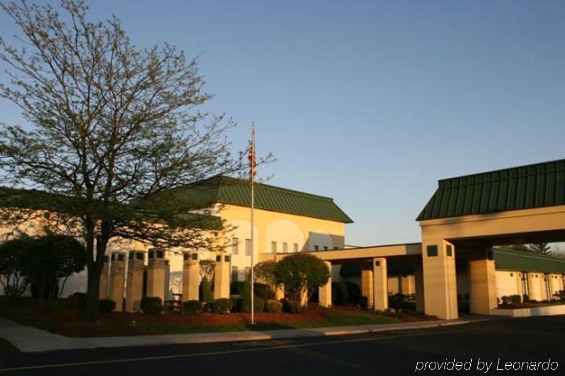 Ramada By Wyndham Indiana Exterior foto